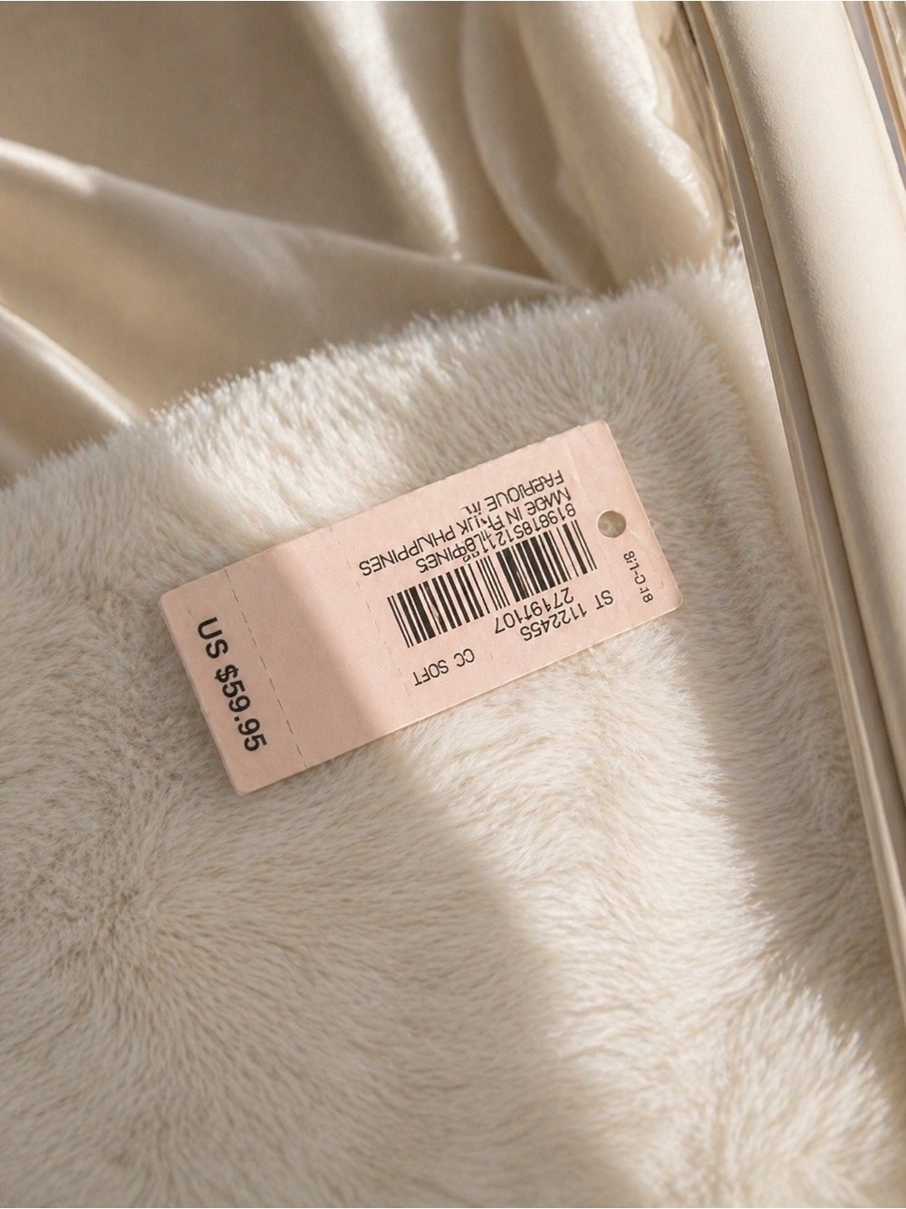 Victoria’s Secret Cream Faux Fur Tote Bag Soft Plush Shoulder Bag - Picture 7 of 8